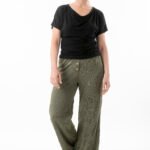 מכנסיים רחבים עם גומי במותן-דגם מפנקת