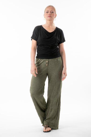 מכנסיים רחבים עם גומי במותן-דגם מפנקת